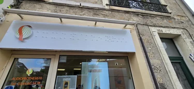 Pose de l'enseigne Benoit Audition Senlis terminee