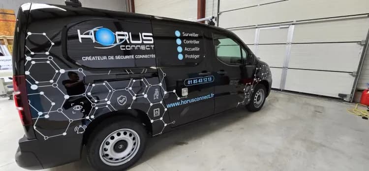 Vehicule Horus Connect finalise apres pose adhesive