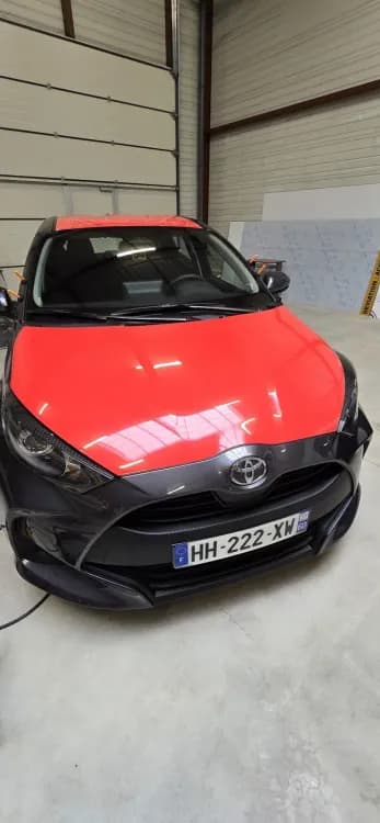 Detail covering capot Yaris iBay Immobilier