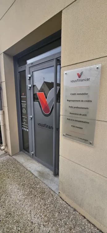 Plaque extérieure + vitrophanie porte Vousfinancer Senlis
