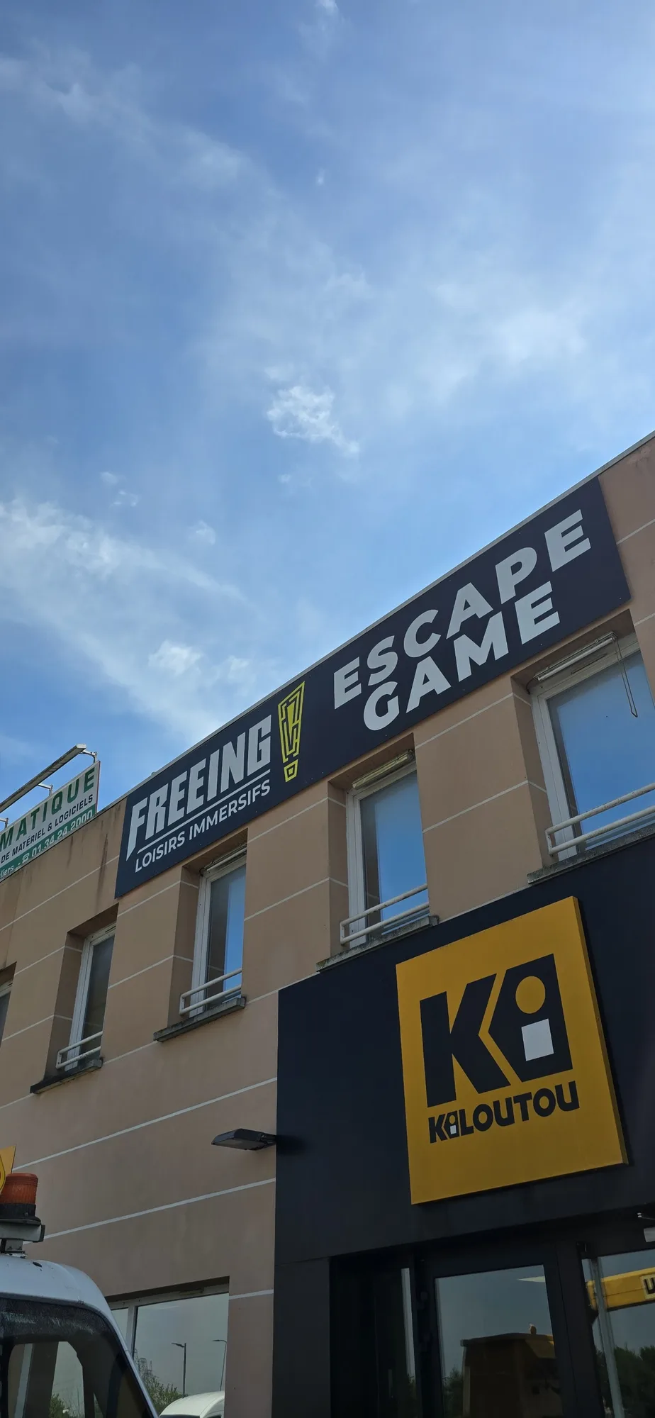 Enseigne facade 6000x1200mm FREEING Escape Game a Osny