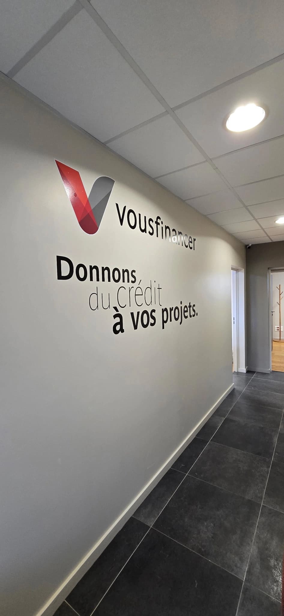 Marquage mural intérieur Vousfinancer - Donnons du crédit à vos projets