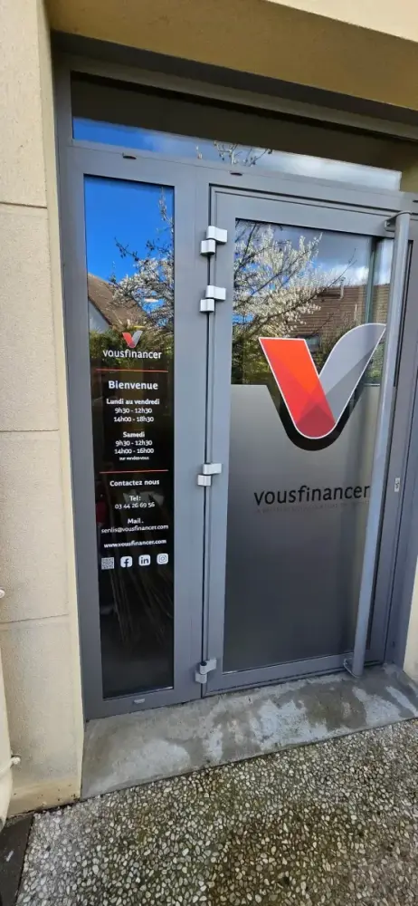Vitrophanie porte entrée avec logo et horaires